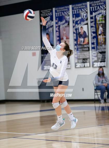 Thumbnail 2 in Lee's Summit West vs. Blue Springs South photogallery.