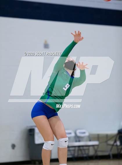 Thumbnail 2 in Lee's Summit West vs. Blue Springs South photogallery.