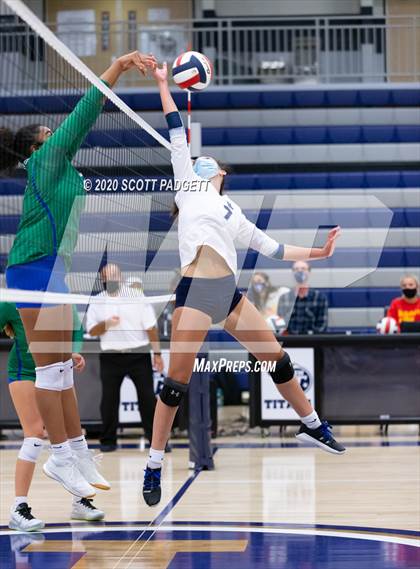 Thumbnail 3 in Lee's Summit West vs. Blue Springs South photogallery.