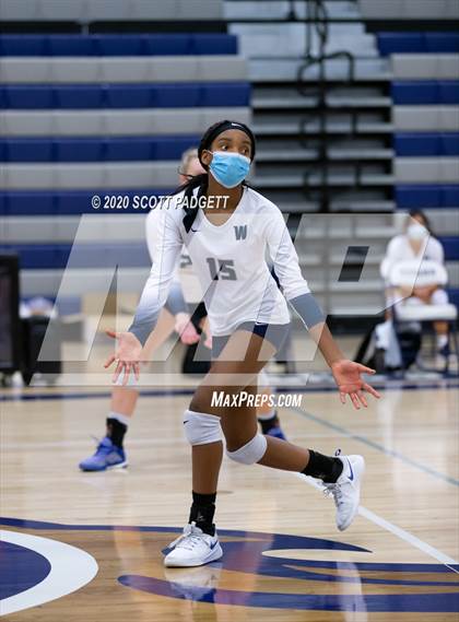 Thumbnail 2 in Lee's Summit West vs. Blue Springs South photogallery.