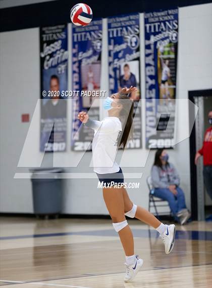 Thumbnail 1 in Lee's Summit West vs. Blue Springs South photogallery.