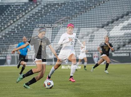 Thumbnail 3 in Mountain Vista vs. Arapahoe (CHSAA 5A Final) photogallery.