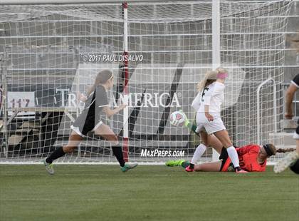Thumbnail 2 in Mountain Vista vs. Arapahoe (CHSAA 5A Final) photogallery.