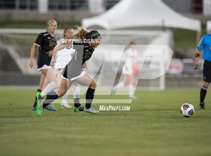 Thumbnail 3 in Mountain Vista vs. Arapahoe (CHSAA 5A Final) photogallery.