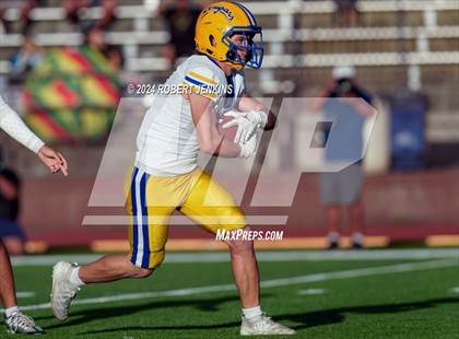 Thumbnail 2 in Kaiser vs. Kamehameha Maui (HHSAA Division II Final) photogallery.