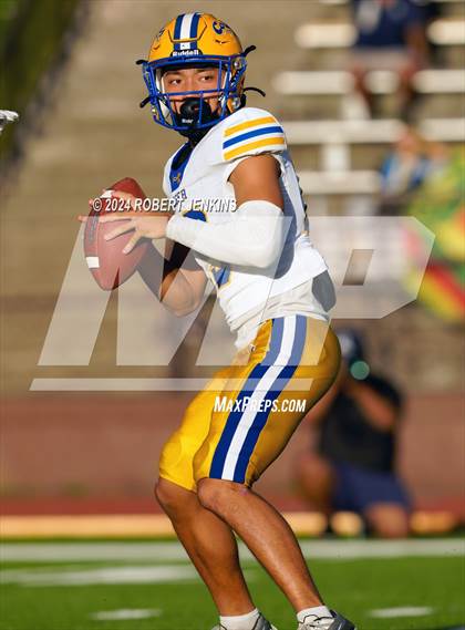 Thumbnail 1 in Kaiser vs. Kamehameha Maui (HHSAA Division II Final) photogallery.