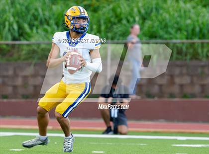 Thumbnail 2 in Kaiser vs. Kamehameha Maui (HHSAA Division II Final) photogallery.