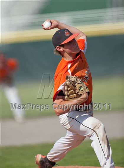 Thumbnail 2 in Stonington vs Montville (CIAC Class M Semifinal) photogallery.