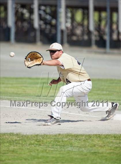 Thumbnail 3 in Stonington vs Montville (CIAC Class M Semifinal) photogallery.