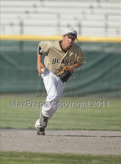Thumbnail 1 in Stonington vs Montville (CIAC Class M Semifinal) photogallery.