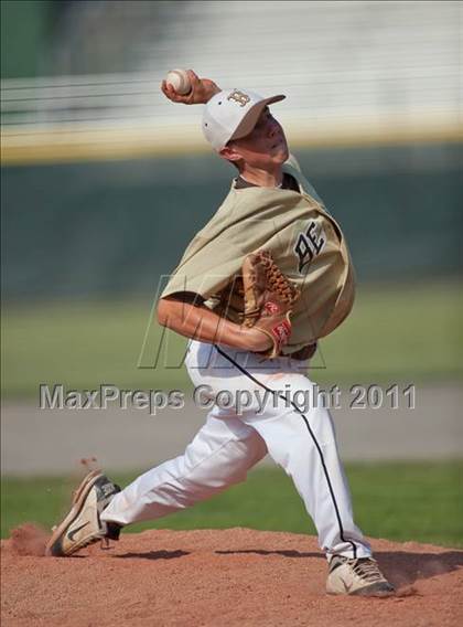 Thumbnail 2 in Stonington vs Montville (CIAC Class M Semifinal) photogallery.