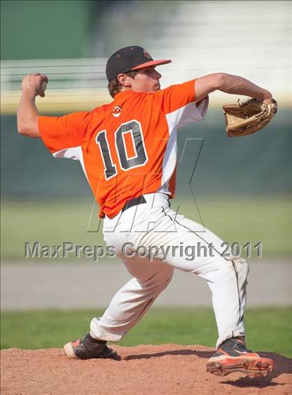Thumbnail 1 in Stonington vs Montville (CIAC Class M Semifinal) photogallery.