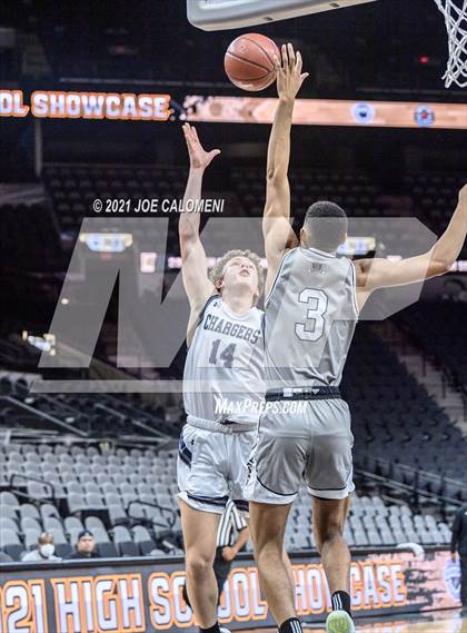 Thumbnail 2 in Steele vs Boerne-Champion (Spurs High School Showcase) photogallery.