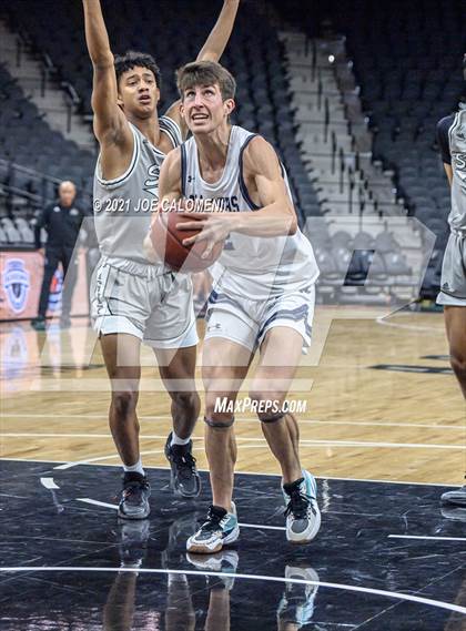 Thumbnail 3 in Steele vs Boerne-Champion (Spurs High School Showcase) photogallery.