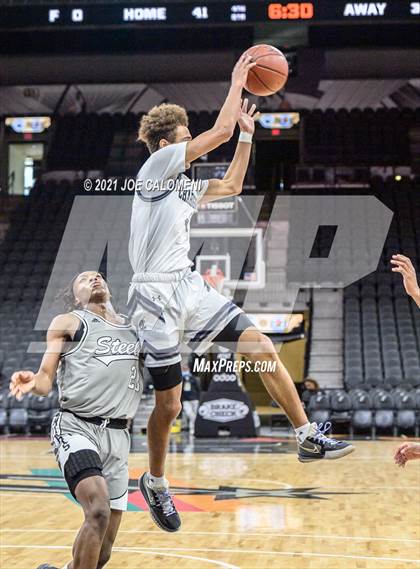 Thumbnail 3 in Steele vs Boerne-Champion (Spurs High School Showcase) photogallery.