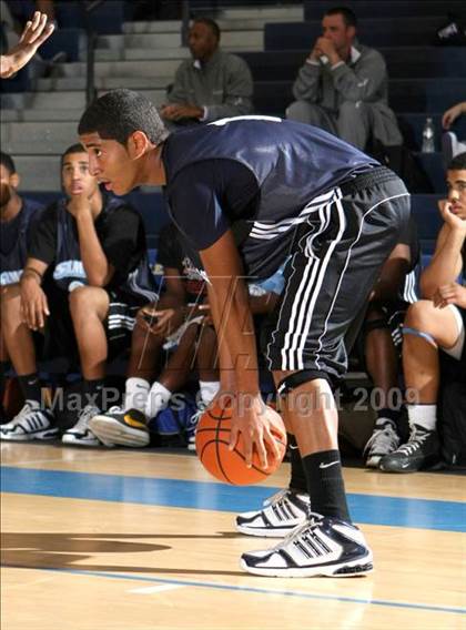 Thumbnail 3 in Sylmar vs. View Park Prep (MLK Hoops Shootout) photogallery.