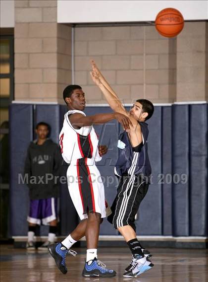 Thumbnail 3 in Sylmar vs. View Park Prep (MLK Hoops Shootout) photogallery.