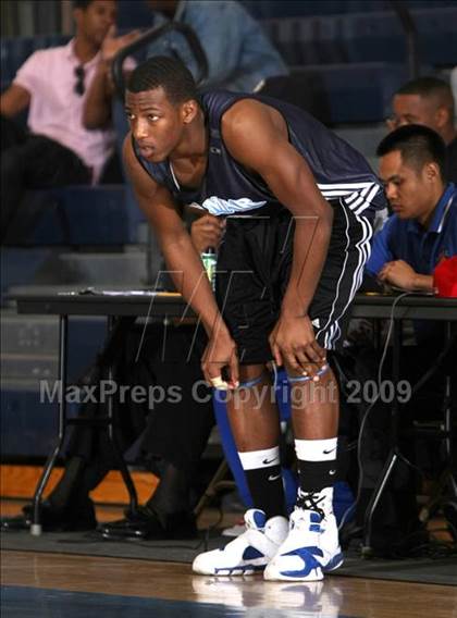 Thumbnail 2 in Sylmar vs. View Park Prep (MLK Hoops Shootout) photogallery.