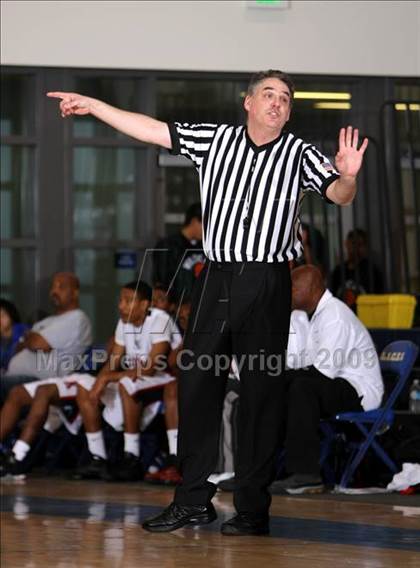 Thumbnail 3 in Sylmar vs. View Park Prep (MLK Hoops Shootout) photogallery.