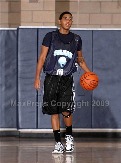 Thumbnail 3 in Sylmar vs. View Park Prep (MLK Hoops Shootout) photogallery.