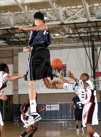 Thumbnail 2 in Sylmar vs. View Park Prep (MLK Hoops Shootout) photogallery.