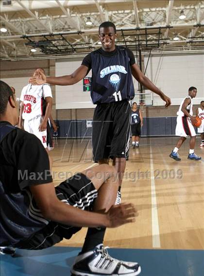 Thumbnail 3 in Sylmar vs. View Park Prep (MLK Hoops Shootout) photogallery.