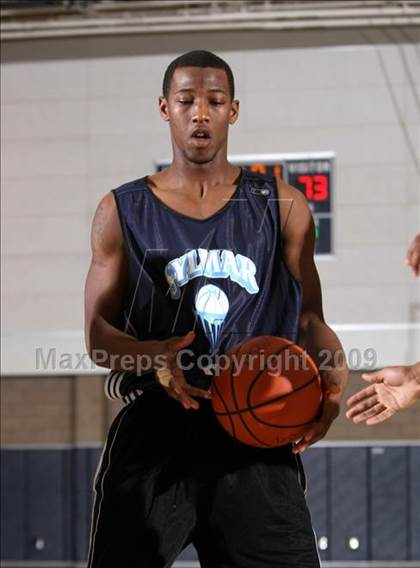 Thumbnail 1 in Sylmar vs. View Park Prep (MLK Hoops Shootout) photogallery.