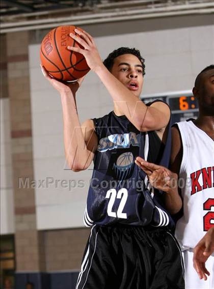 Thumbnail 3 in Sylmar vs. View Park Prep (MLK Hoops Shootout) photogallery.