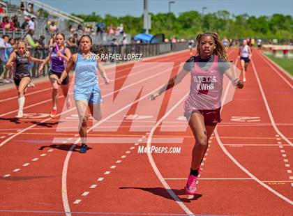 Thumbnail 3 in Lake Houston Conquerors Invitational (4x100M) photogallery.