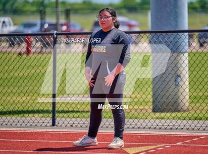 Thumbnail 3 in Lake Houston Conquerors Invitational (4x100M) photogallery.