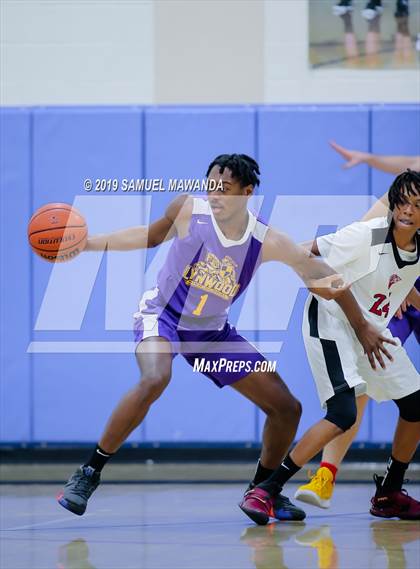 Thumbnail 3 in Lynwood vs  Van Nuys (Spot Up Christmas Classic) photogallery.