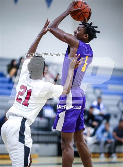 Thumbnail 3 in Lynwood vs  Van Nuys (Spot Up Christmas Classic) photogallery.