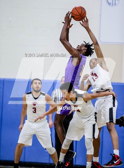 Thumbnail 3 in Lynwood vs  Van Nuys (Spot Up Christmas Classic) photogallery.