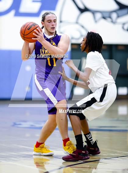 Thumbnail 3 in Lynwood vs  Van Nuys (Spot Up Christmas Classic) photogallery.