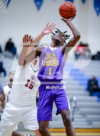 Thumbnail 1 in Lynwood vs  Van Nuys (Spot Up Christmas Classic) photogallery.