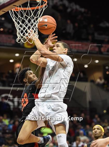 Thumbnail 3 in Chino Hills vs Oak Hill Academy  (Bass Pro Tournament of Champions) photogallery.