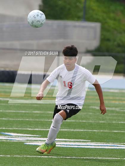 Thumbnail 1 in Del Norte vs. Hoover (CIF SDS Division 3 Final) photogallery.