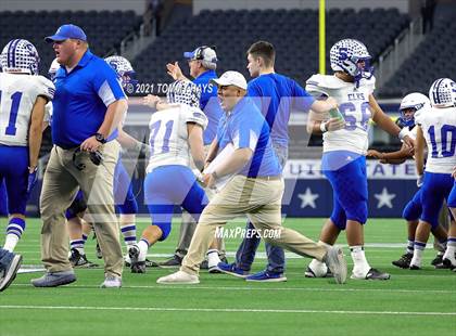 Thumbnail 1 in Stratford vs. Falls City (UIL Football 2A D1 Finals) photogallery.
