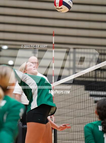 Thumbnail 3 in Crown Point vs. Floyd Central photogallery.
