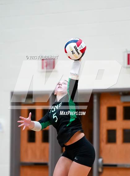 Thumbnail 3 in Crown Point vs. Floyd Central photogallery.