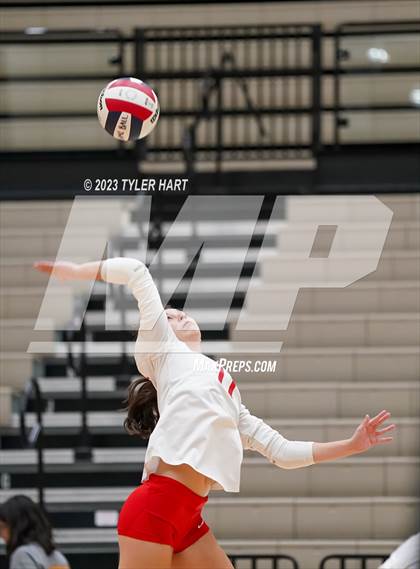 Thumbnail 2 in Crown Point vs. Floyd Central photogallery.
