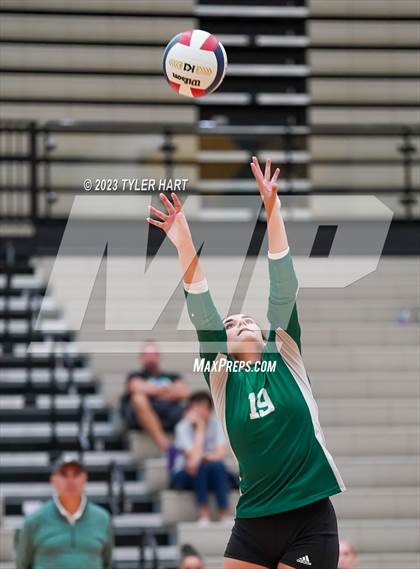 Thumbnail 2 in Crown Point vs. Floyd Central photogallery.