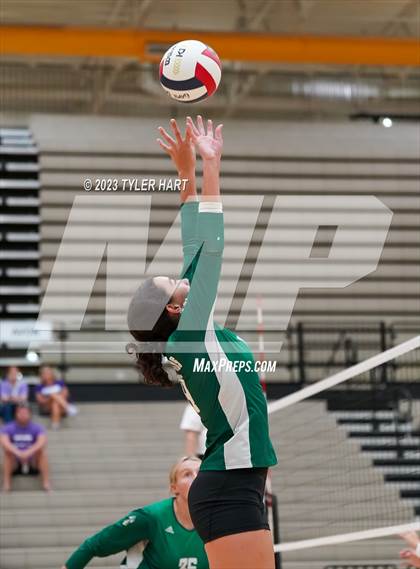 Thumbnail 2 in Crown Point vs. Floyd Central photogallery.