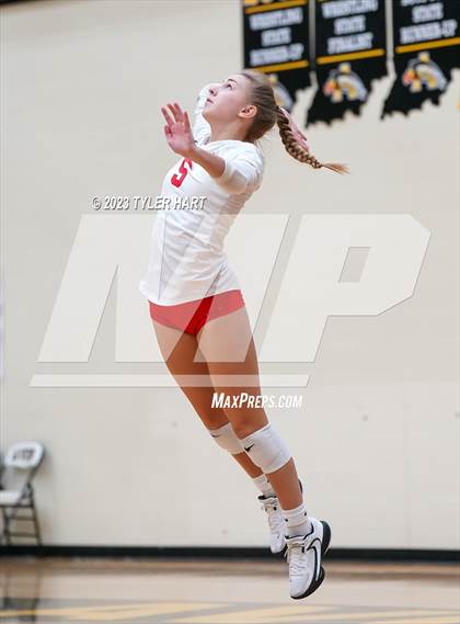 Thumbnail 3 in Crown Point vs. Floyd Central photogallery.