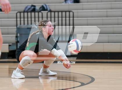 Thumbnail 2 in Crown Point vs. Floyd Central photogallery.