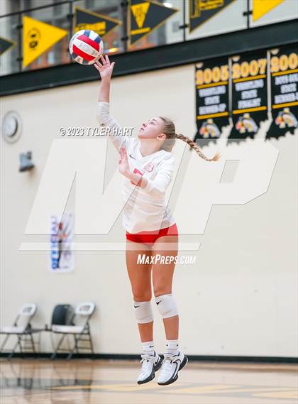 Thumbnail 2 in Crown Point vs. Floyd Central photogallery.