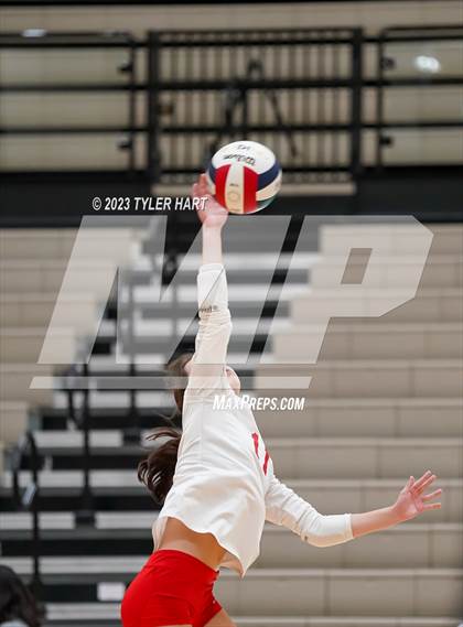 Thumbnail 3 in Crown Point vs. Floyd Central photogallery.