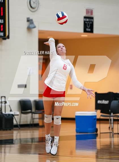 Thumbnail 3 in Crown Point vs. Floyd Central photogallery.