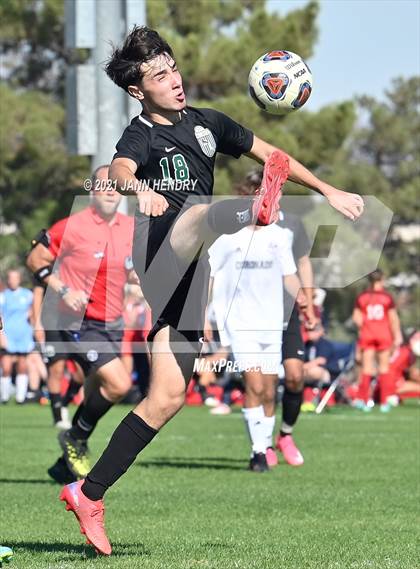 Thumbnail 1 in Coronado vs. Palo Verde (Class 5A Southern Section FINAL) photogallery.