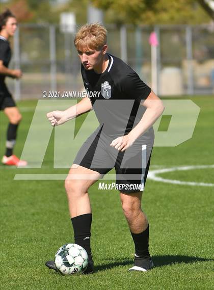 Thumbnail 1 in Coronado vs. Palo Verde (Class 5A Southern Section FINAL) photogallery.